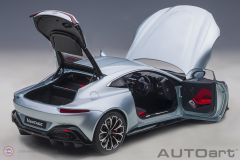 1:18 Aston Martin Vantage Gümüş