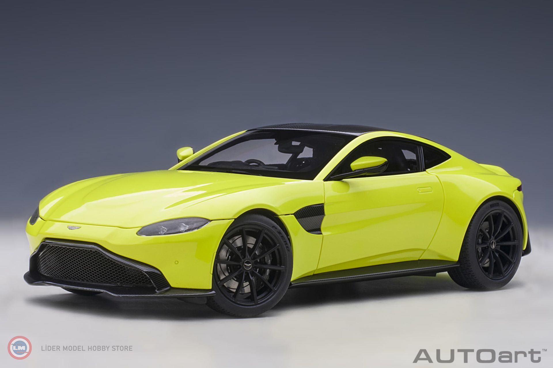 1:18 Aston Martin Vantage Sarı