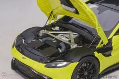 1:18 Aston Martin Vantage Sarı