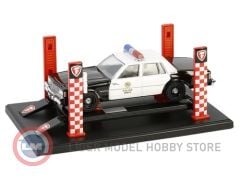 1:64 Greenlight Lift Auto Body Shop Four Post Lifts Series 6 Standard Oil