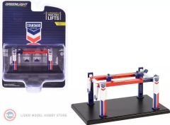 1:64 Greenlight Lift Auto Body Shop Four-Post Lifts Series 6 Standard Oil