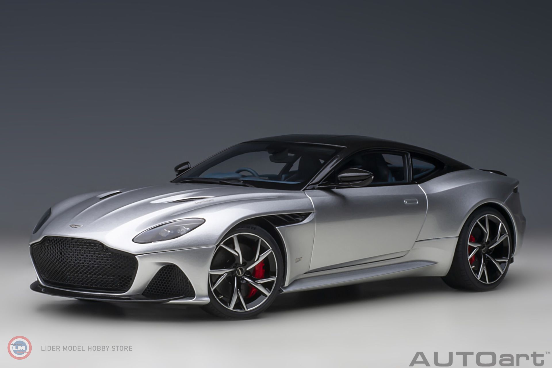 1:18 Aston Martin DBS Superleggera Gümüş