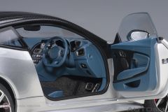1:18 Aston Martin DBS Superleggera Gümüş