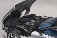 1:18 Aston Martin DBS Superleggera Gümüş