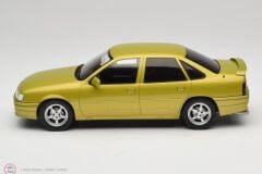 1:18 MCG 1988 Opel Vectra 2000 16V Yellow