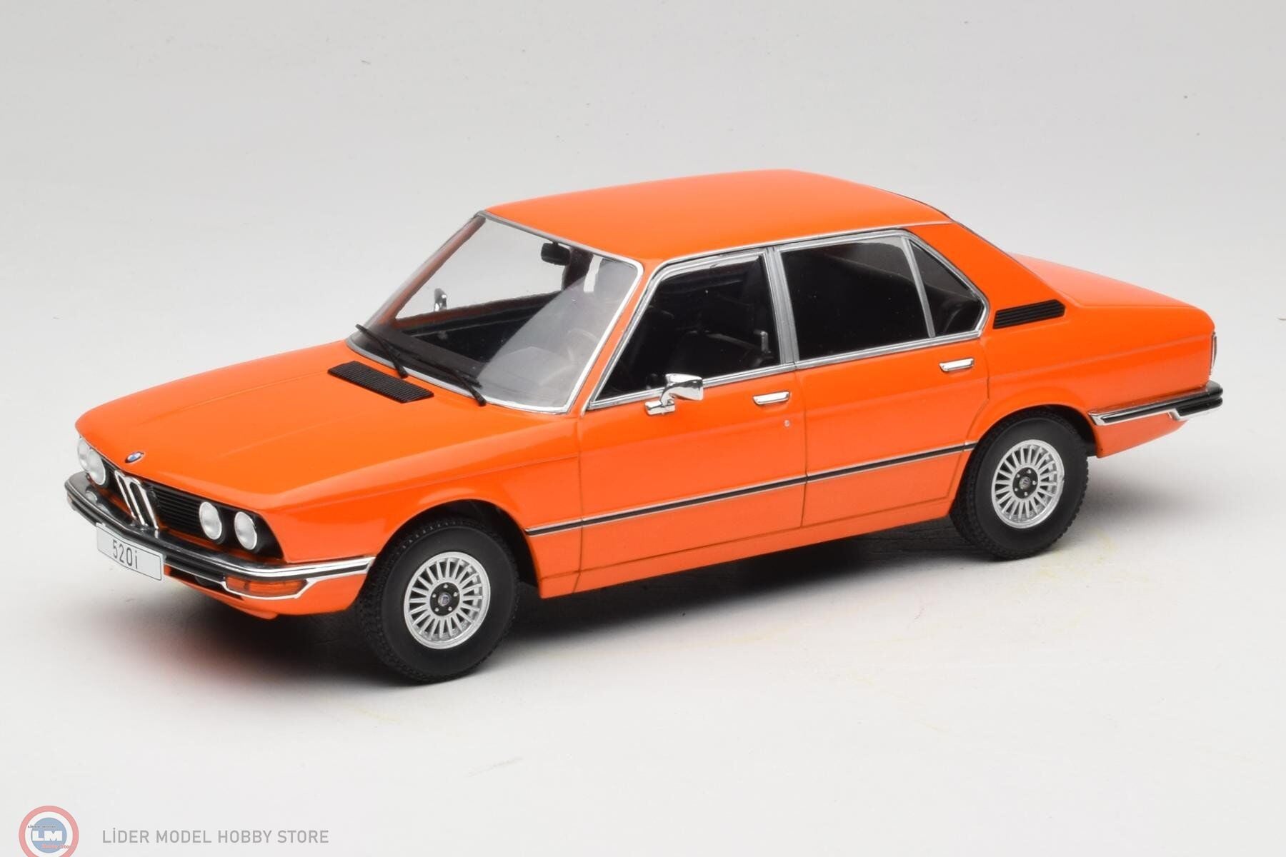 1:18 MCG 1973 BMW 5er (E12)