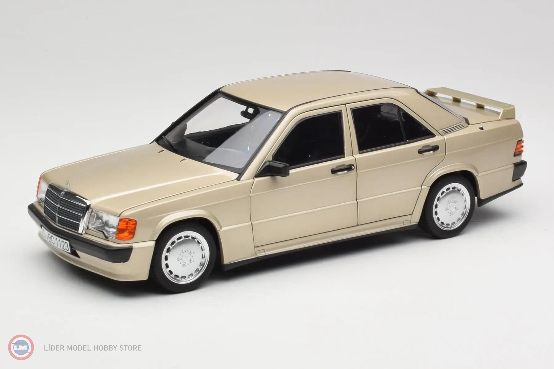 Norev - 1:18 Norev 1984 Mercedes Benz 190E 2.3-16 W201 - Smoke