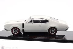 1:43 IXO Oldsmobile 442 W-30 (1970) - white