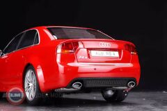 1:18 2005 Audi RS4 (B7) 4.2 FSI