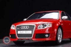 1:18 2005 Audi RS4 (B7) 4.2 FSI