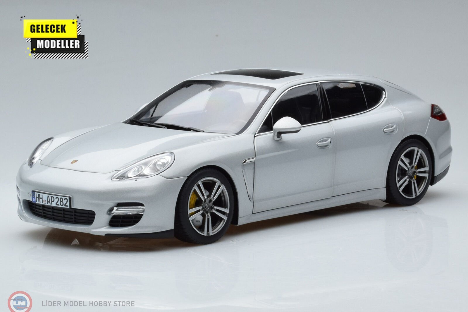 1:18 Norev 2009 Porsche Panamera Turbo