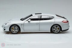 1:18 Norev 2009 Porsche Panamera Turbo