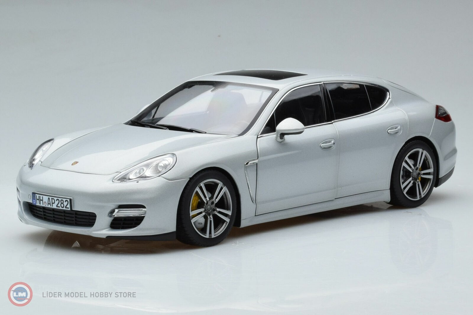 1:18 Norev 2009 Porsche Panamera Turbo