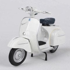 1:18 1966 Vespa 125 GT