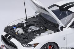 1:18 Autoart 2023 Ford Mustang Shelby GT500 Oxford White