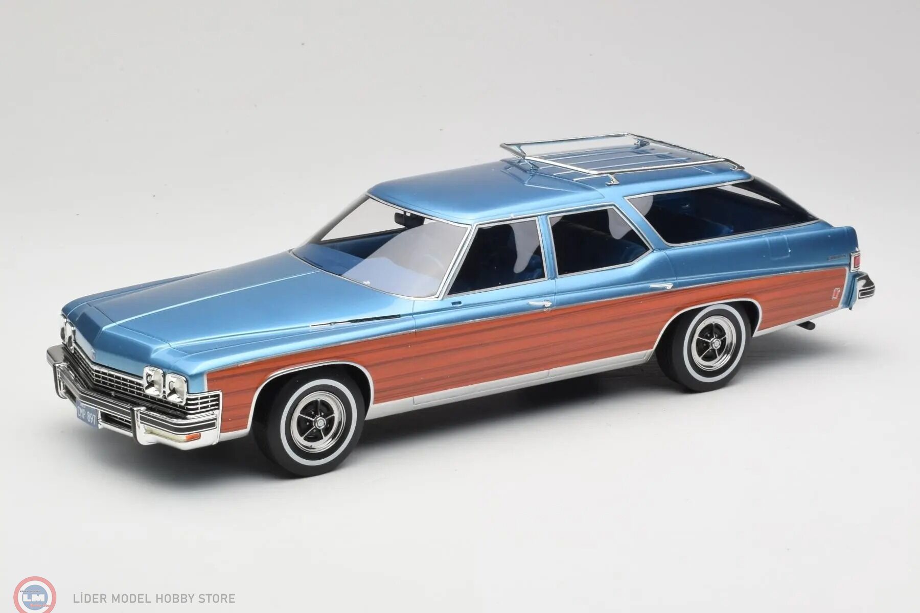 1:18 Bos Models 1974 Buick Estate Wagon