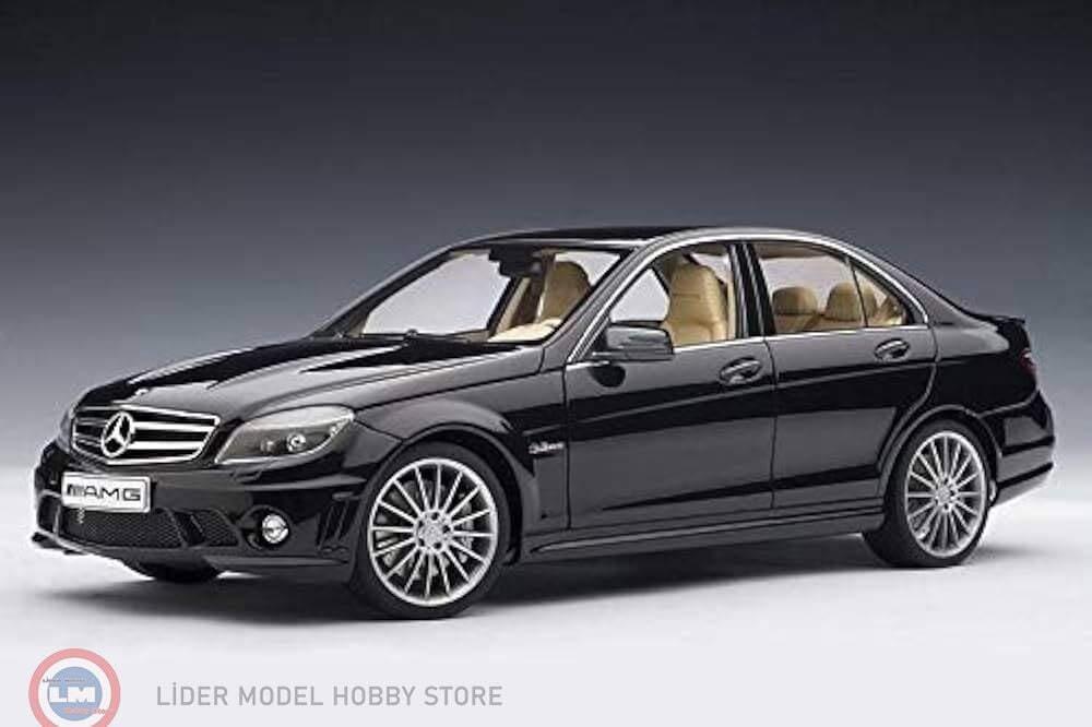 KUSURLU 1:18 Autoart 2007 Mercedes Benz C63 AMG W204