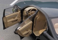 KUSURLU 1:18 Autoart 2007 Mercedes Benz C63 AMG W204