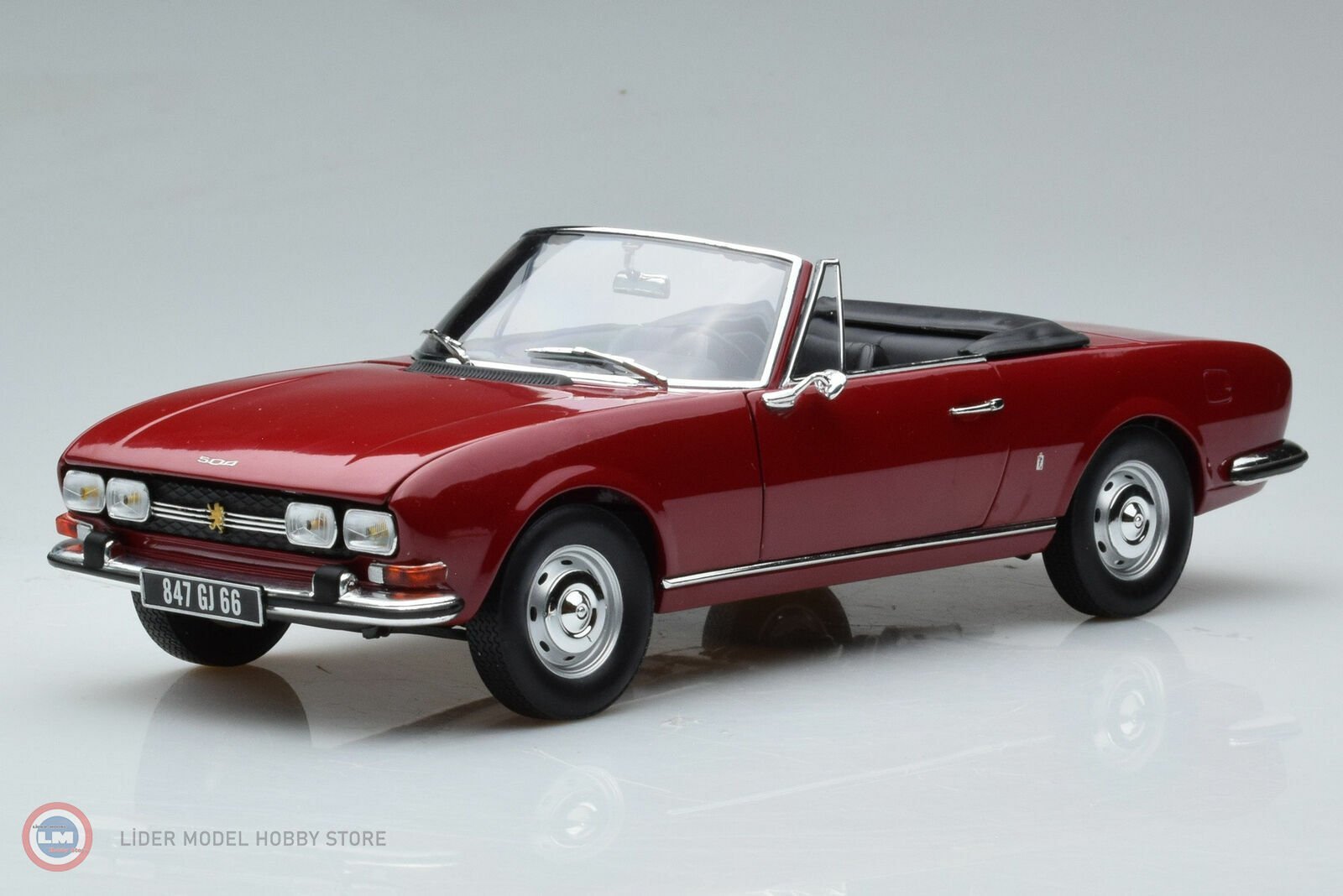 1:18 1969 Peugeot 504 Cabriolet