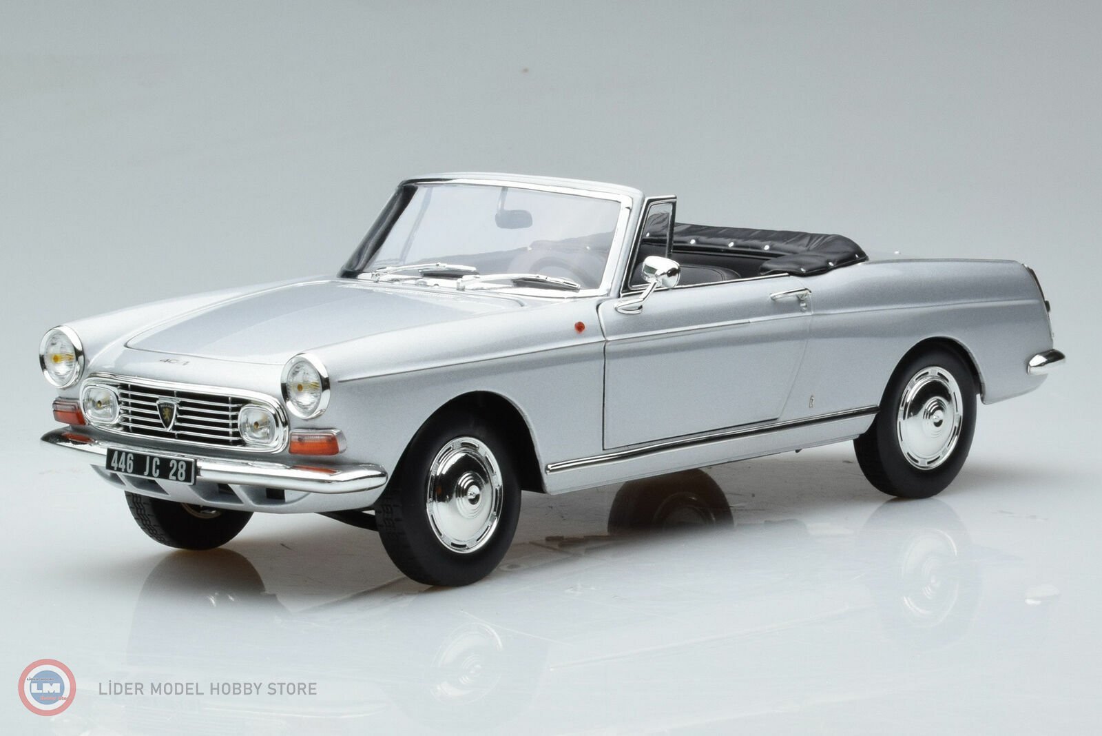 1:18 Norev 1967 Peugeot 404 Convertible