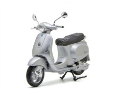 1:18 2005 Vespa LX 125