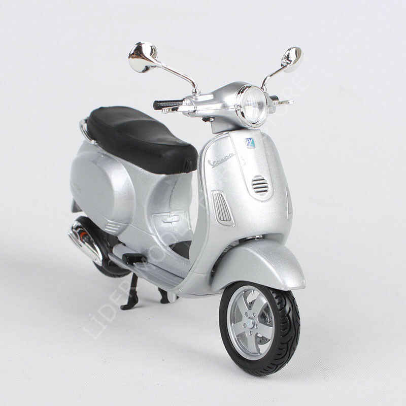 1:18 2005 Vespa LX 125