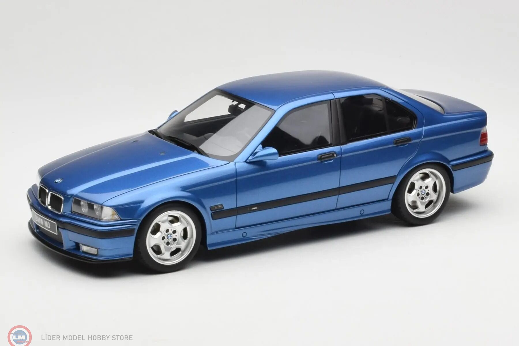 1:18 OTTO BMW E36 M3 Sedan Estoril Blue 1995