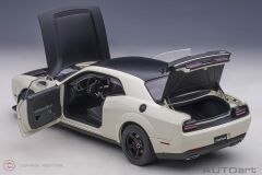 1:18 Dodge Challenger SRT Demon (Knuckle White)
