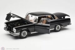 1:18 Autoart 1968 Mercedes Benz 280 SE Coupe