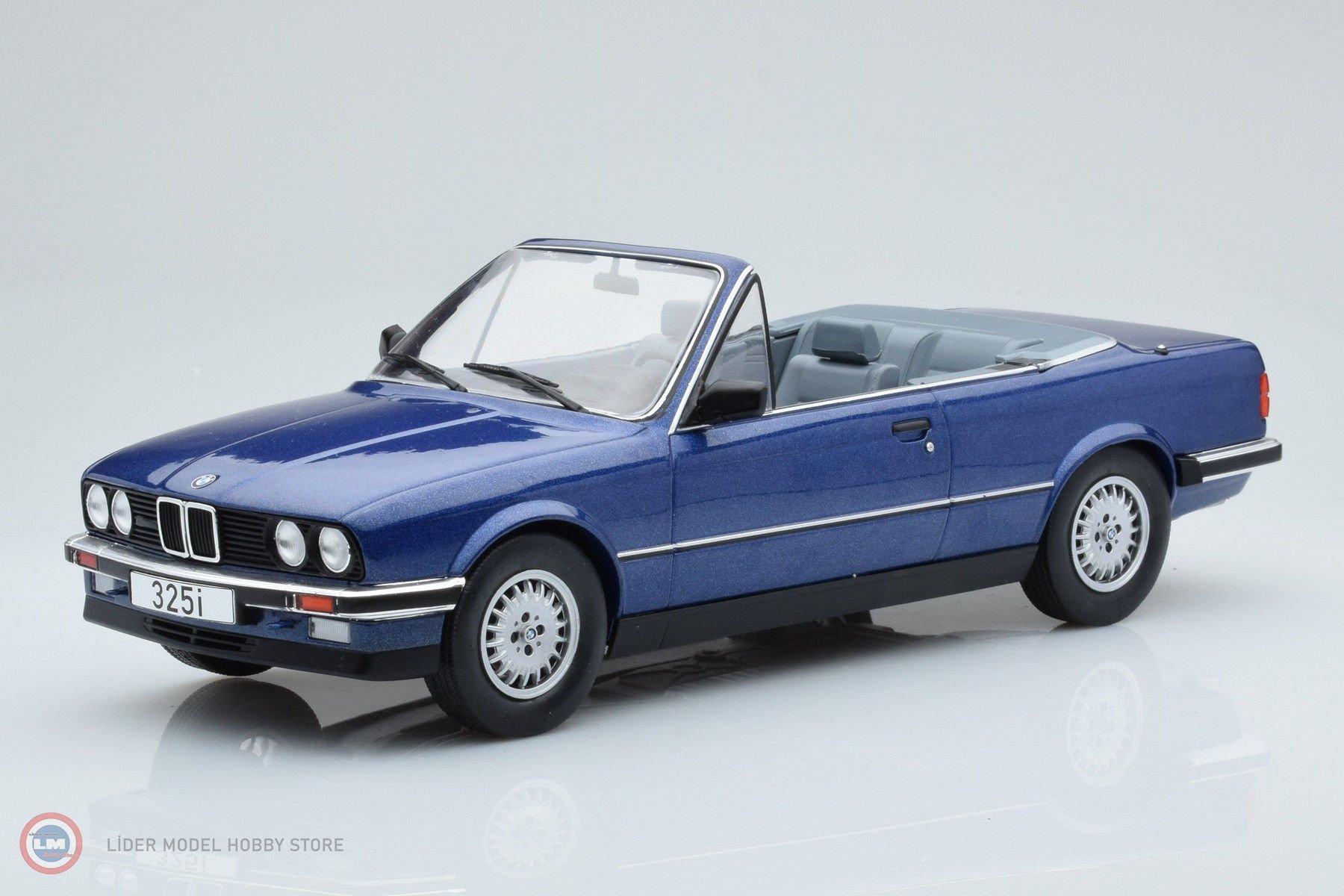 1:18 MCG 1985 BMW 325i (E30) - Cabriolet