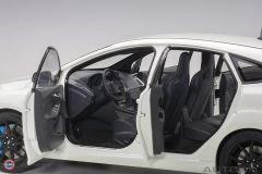 1:18 2016 Ford Focus RS (Frozen White)