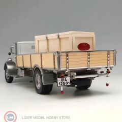 1:18 1933 Mercedes Benz LO 2750 Clear Finish Version