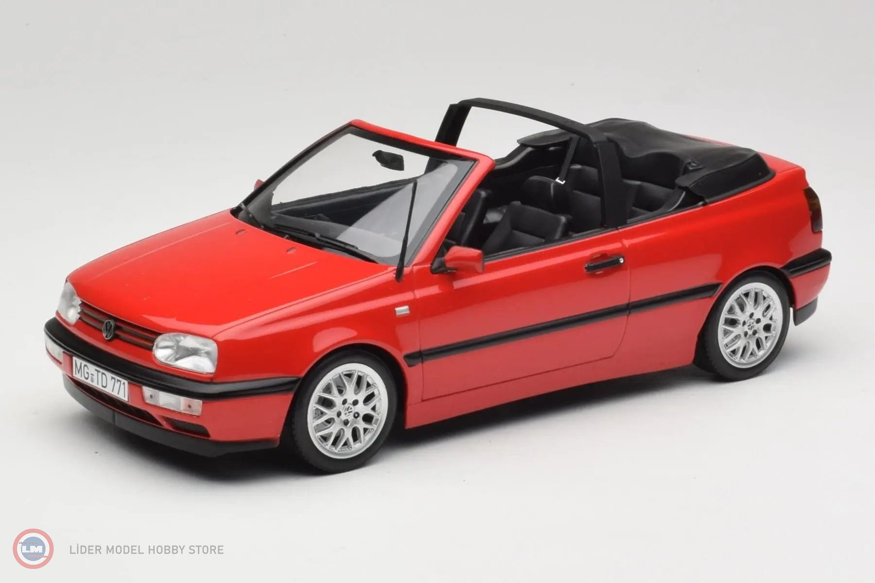 1:18 Norev 1995 Volkswagen Golf 3 Cabriolet