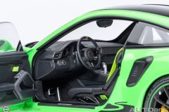 1:18 Autoart 2017 Porsche 911 (991.2) GT3 RS Weissach Package (Lizard Green)