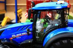 1:32 New Holland T7315