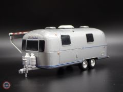1:64 1972 Airstream Land Yacht Safari Hitched Homes