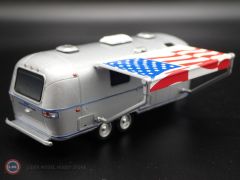 1:64 1972 Airstream Land Yacht Safari Hitched Homes