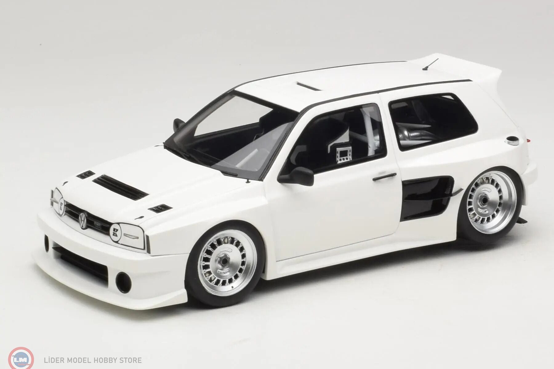 1:18 OTTO 2024 Volkswagen Golf 3 Khyzyl Saleem