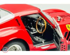1:18 CMC 1962 Ferrari 250 GTO #11 J.Surtees M.Parkes