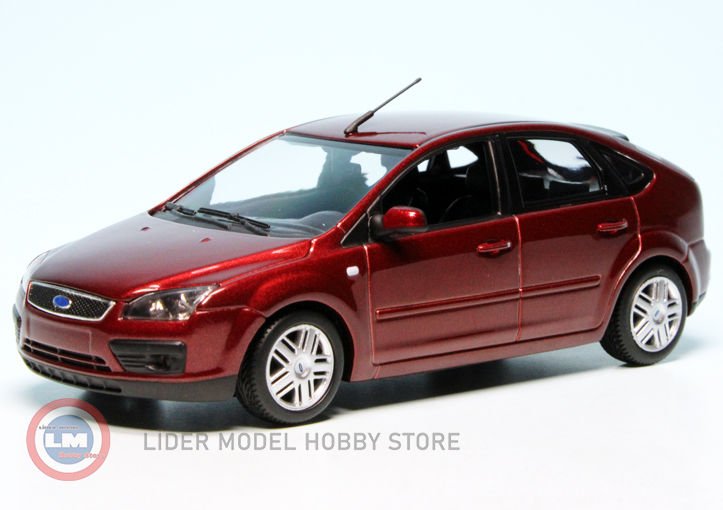 1:43 Maxichamps 2004 Ford FOCUS
