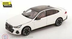 1:18 Minichamps 2023 BMW 5-SERIES i5 (G60)