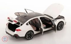 1:18 Minichamps 2023 BMW 5-SERIES i5 (G60)