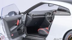 1:18 2022 Nissan GT-R (R35) Nismo 2022 Special Edition (Ultimate Metal Silver)