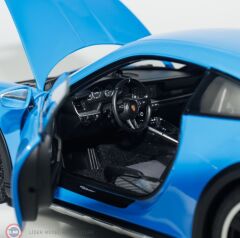 1:18 Minichamps 2022 Porsche 911 (992) Dakar Coupe