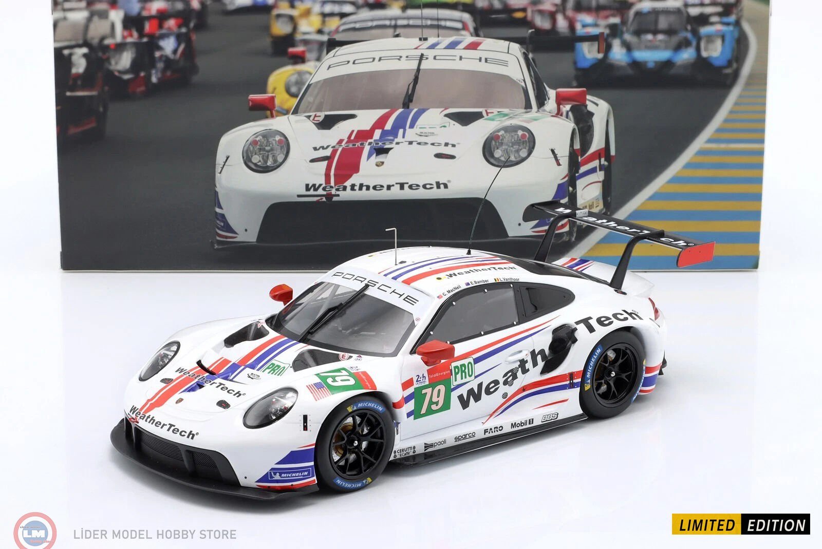 1:18 IXO 2021 Porsche 911 RSR #79 24h LeMans  MacNeil, Bamber, Vanthoor