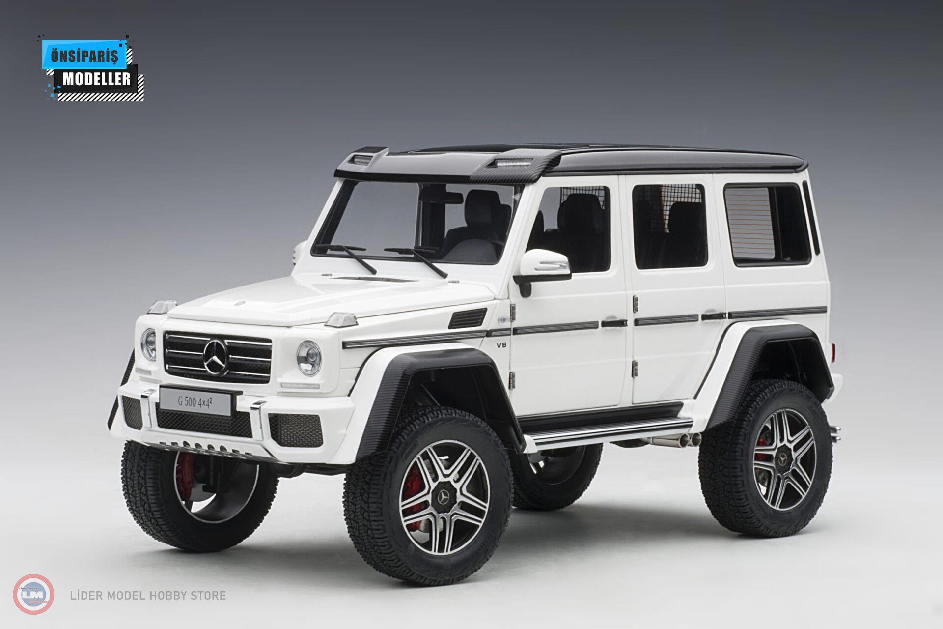 1:18 Mercedes Benz G500 4×4² Beyaz