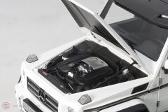 1:18 Mercedes Benz G500 4×4² Beyaz