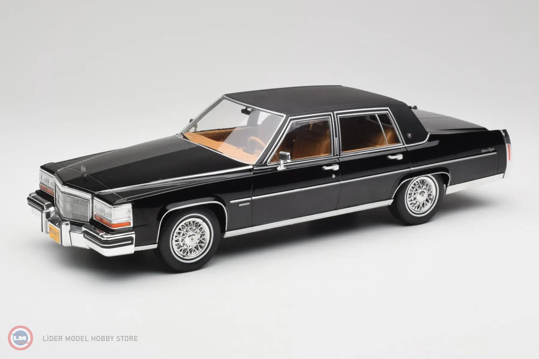 1:18 1982 Cadillac Fleetwood Brougham