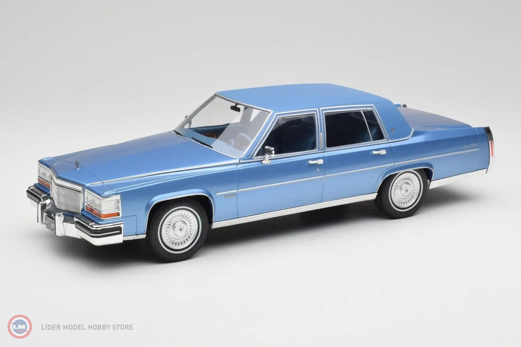 1:18 1982 Cadillac Fleetwood Brougham