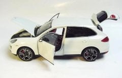 1:18 2013 Porsche Cayenne Turbo S